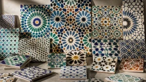 کاشی سنتی مراکشی با طراحی هندسی و لعاب رنگی