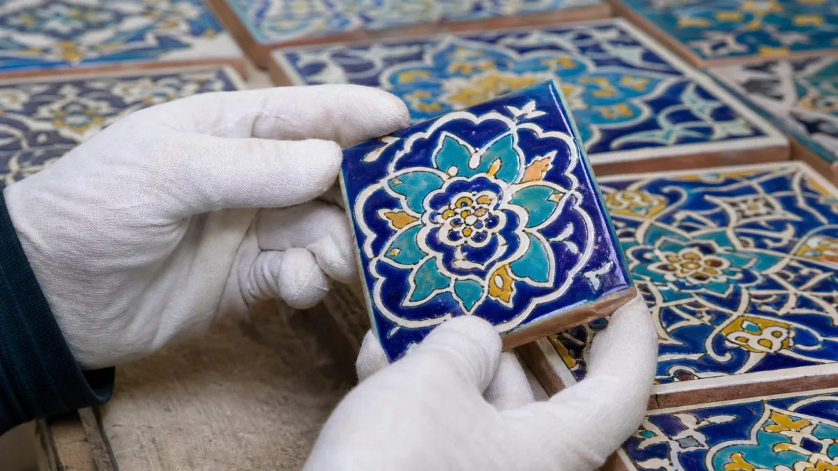 کاشی سنتی در یزد با ساخت دست و لعاب ماندگار
